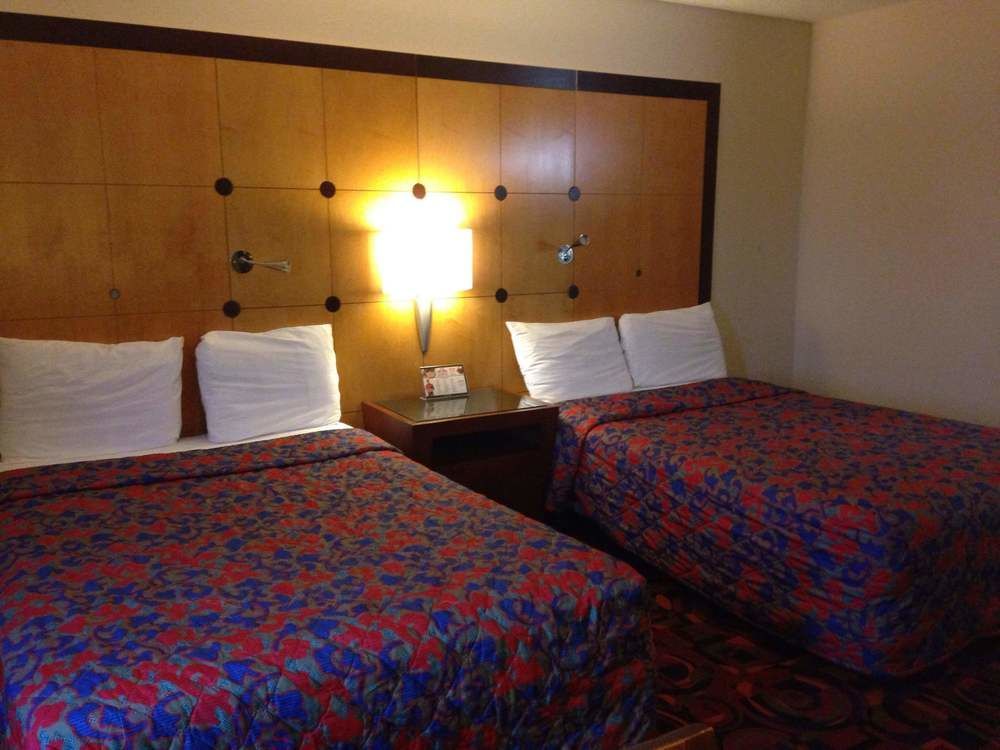 Travelodge By Wyndham Бруклін-Сентер Екстер'єр фото